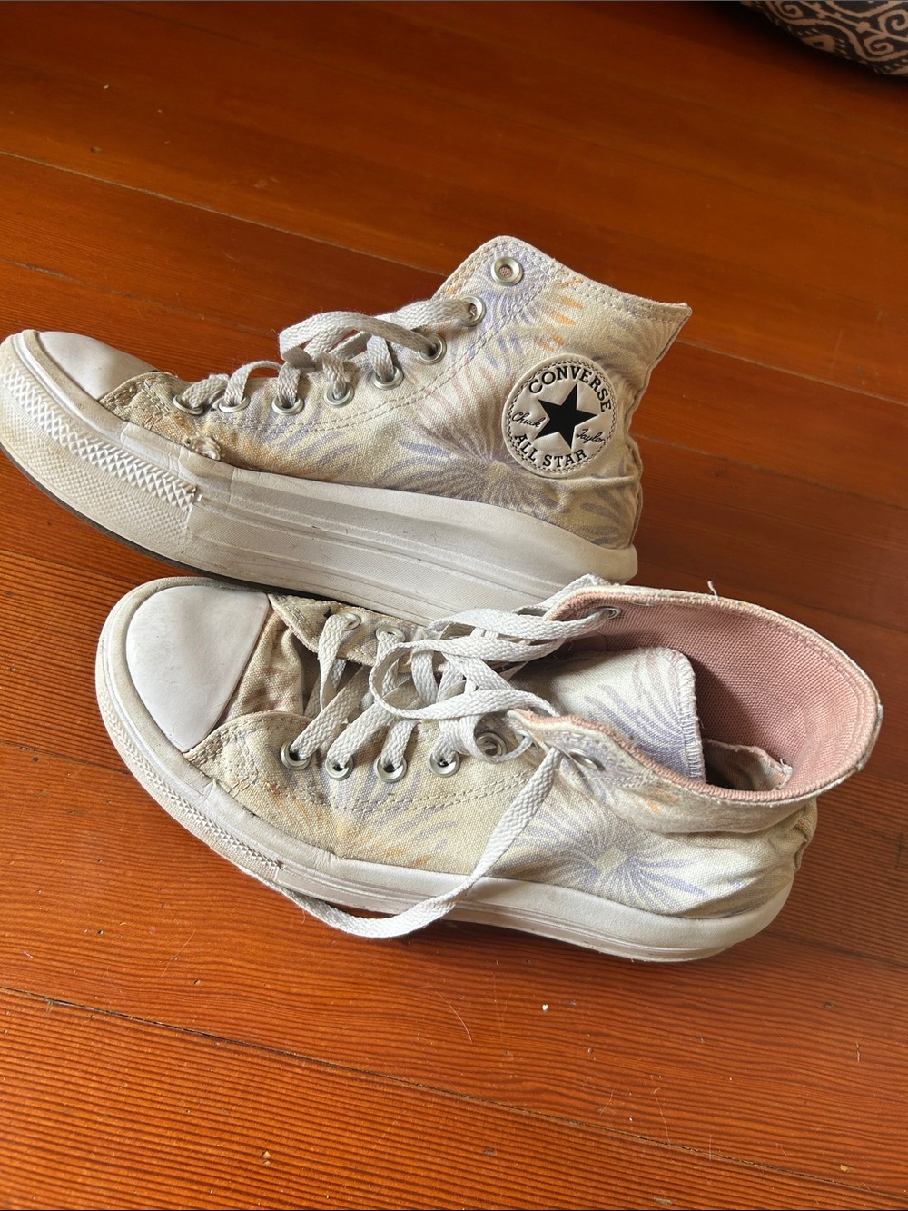Converse High Top Sneakers - white with subtle flowers -size 8 - Picture 2 of 6